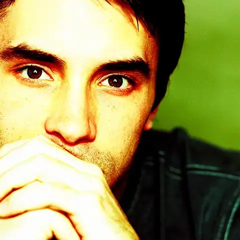 Прикрывание рта рукой - явный признак лжи