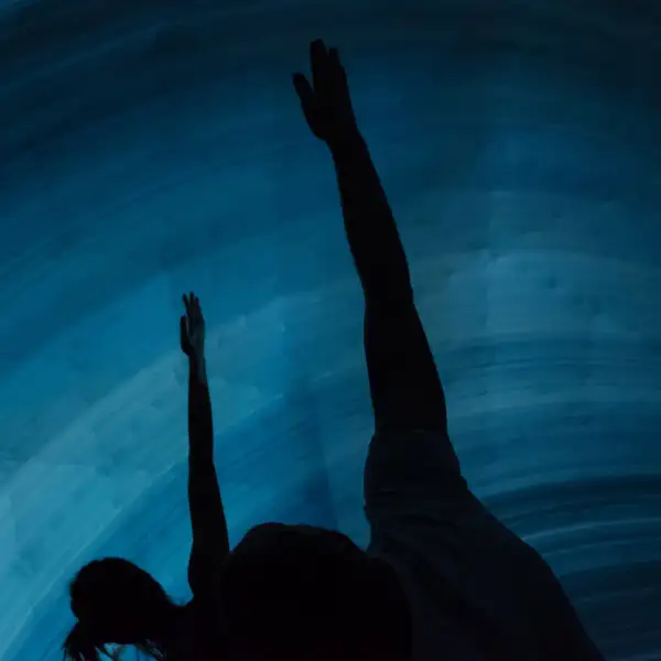 Кто сказал, тебе, что ты должна