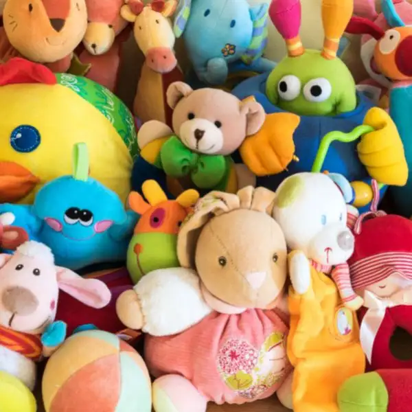 Чому не варто купувати дітям багато іграшок?