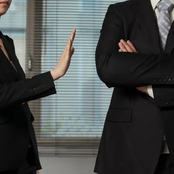 НЕ ДОЗВОЛЯЙТЕ КЕРУВАТИ ВАМИ